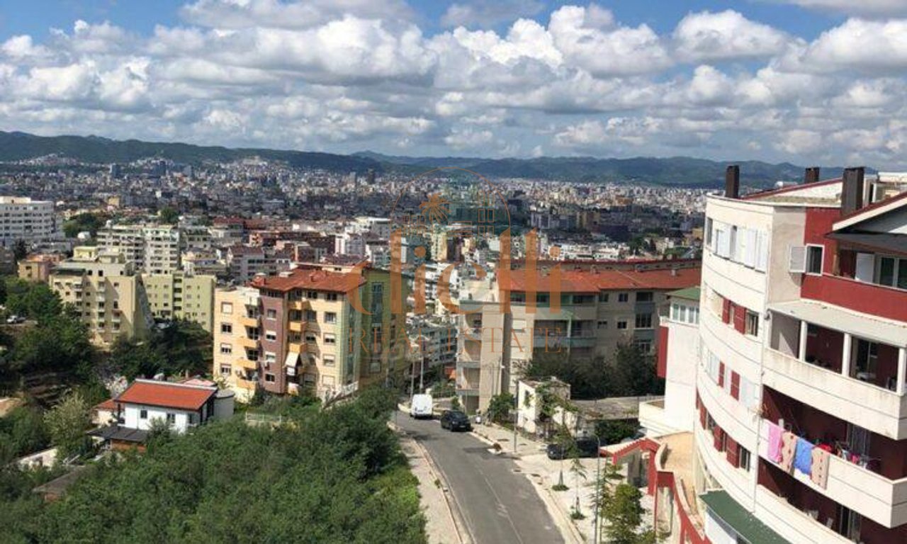 Apartament 2+1+2 per Shitje ne Fresk