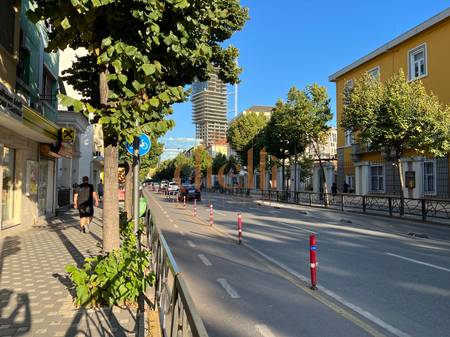 Ambient Biznesi per Qira Rruga e Durresit