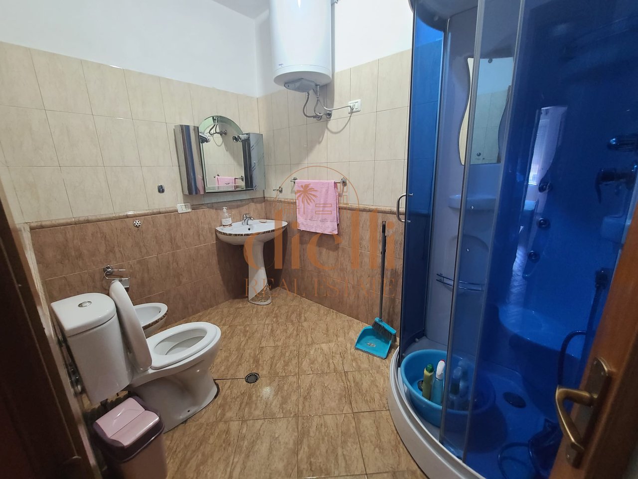 Apartament 2+1+2 per Qira tek Tregu Elektrik