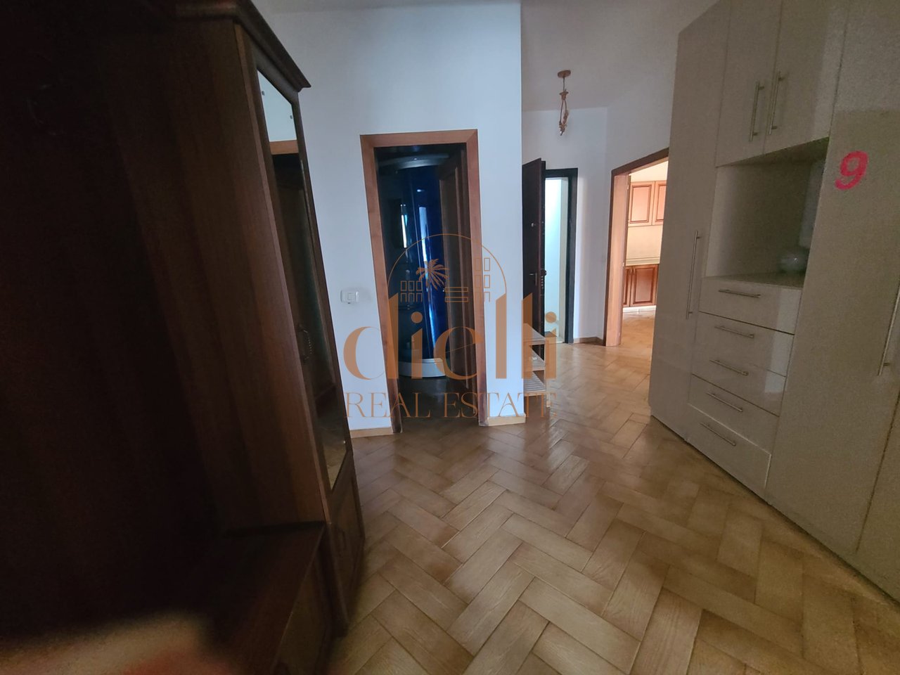 Apartament 2+1+2 per Qira tek Tregu Elektrik