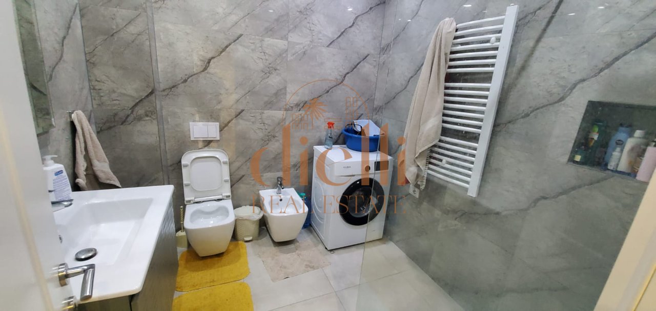 Apartament 2+1+2 per Shitje tek Liqeni Thate