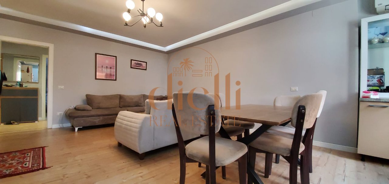 Apartament 2+1+2 per Shitje tek Liqeni Thate