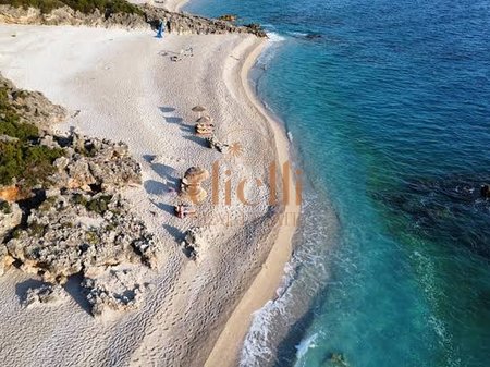 Appartamento 2+1+Posto Auto in Vendita a Drymades Dhermi