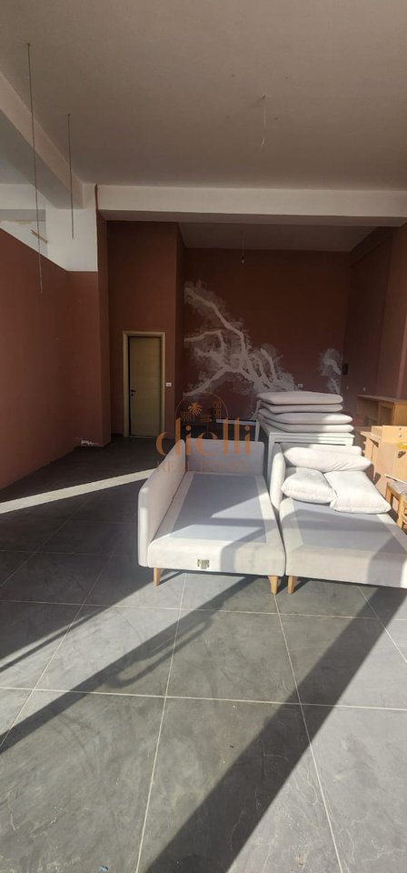 Ambient Biznesi per Shitje ne Astir