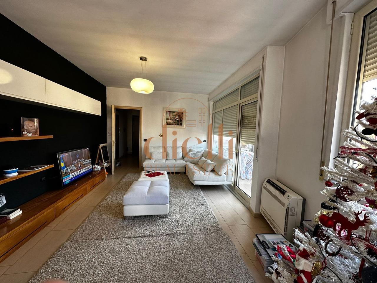 Apartament 2+1 per Shitje tek Tregu Elektrik