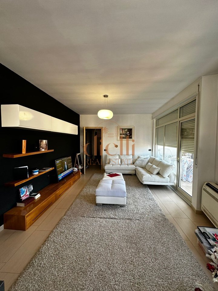 Apartament 2+1 per Shitje tek Tregu Elektrik