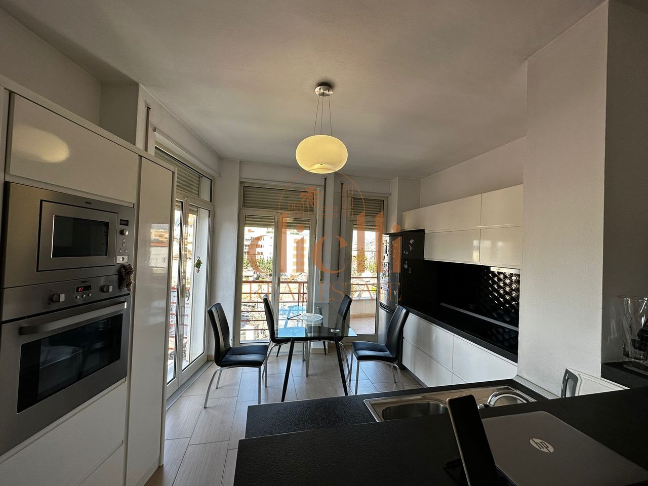 Apartament 2+1 per Shitje tek Tregu Elektrik