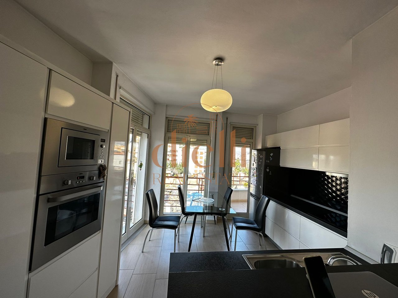 Apartament 2+1 per Shitje tek Tregu Elektrik