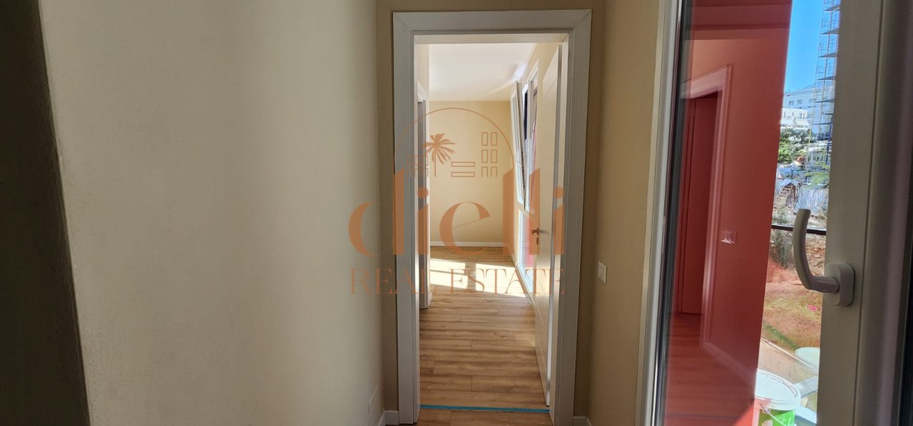 Ambient Zyrash+Post Parkimi per Qira tek Farmacia 10