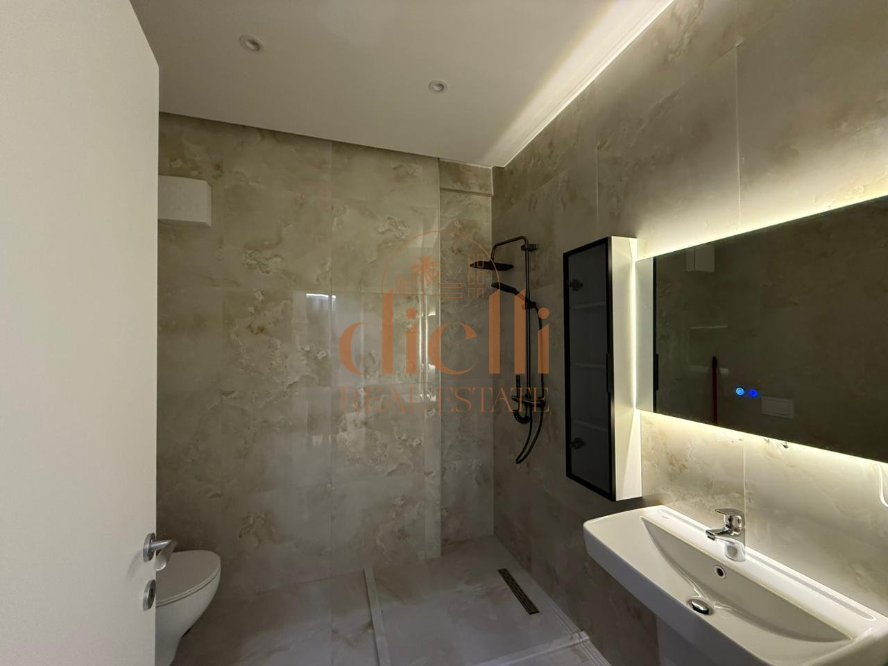 Apartament 2+1 per Qira tek Rruga e Dibres