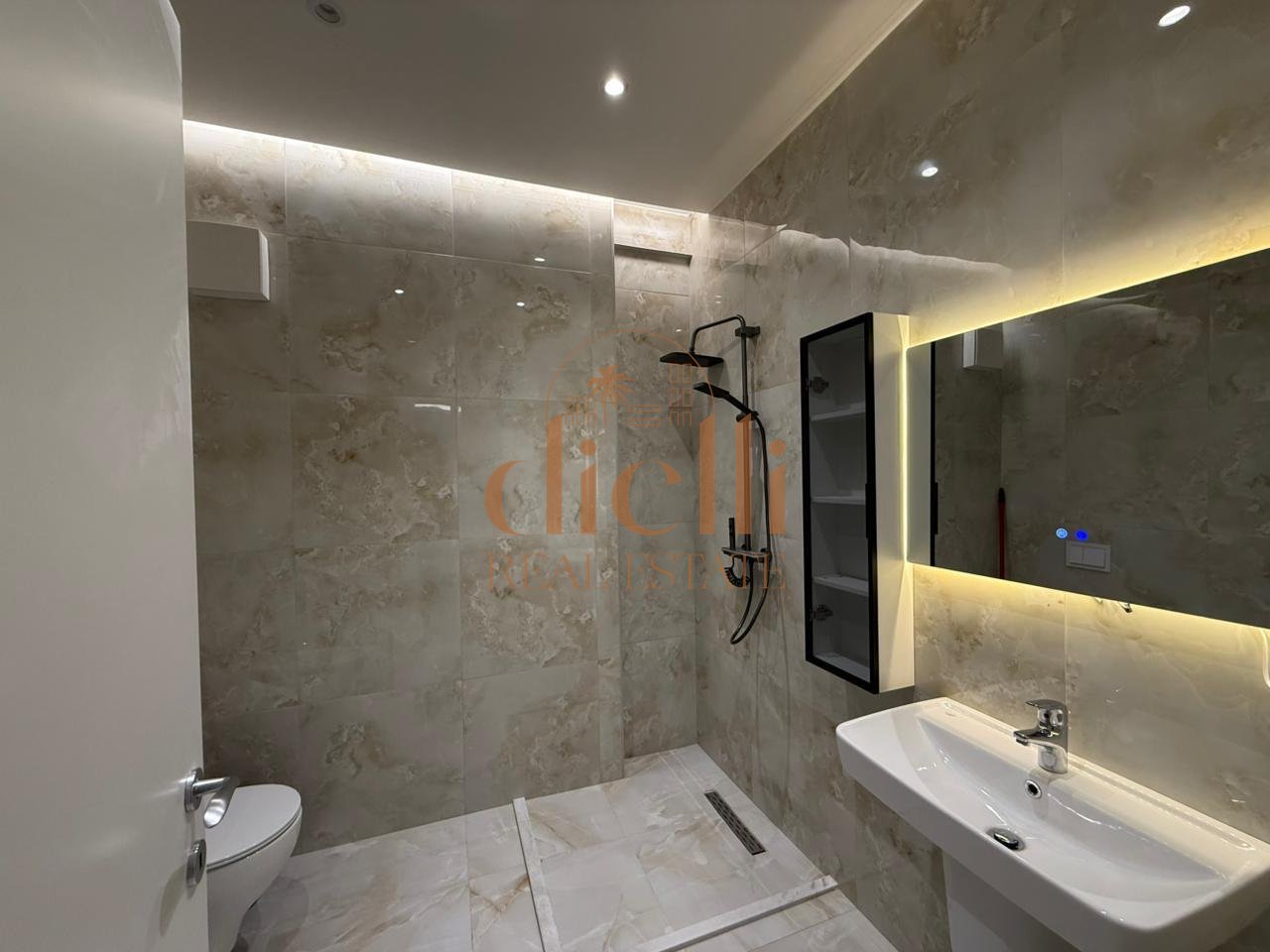 Apartament 2+1 per Qira tek Rruga e Dibres