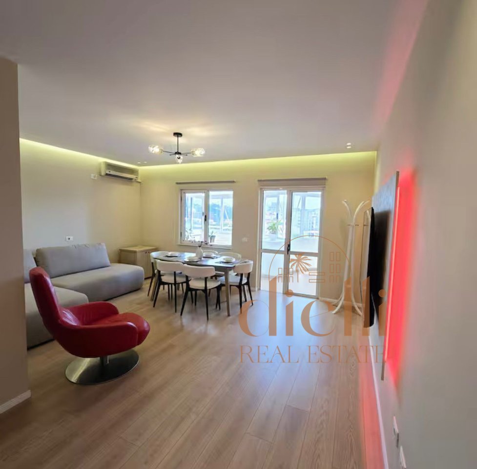 Penthouse per Qira ne Bllok