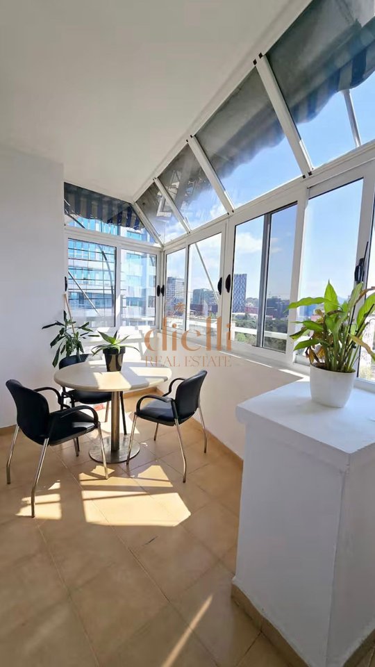 Penthouse per Qira ne Bllok