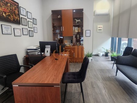 Locale Commerciale + Posto Auto in Vendita in Via delle Barricate