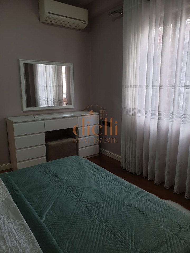 Apartament 3+1+2 per Qira tek Liqeni Thate
