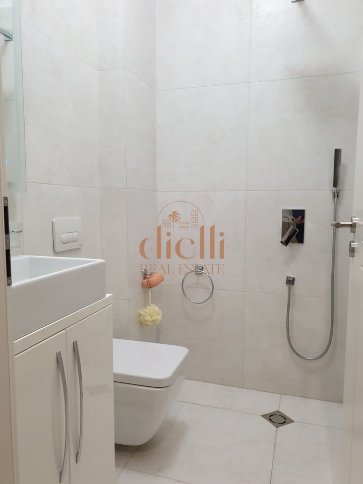 Apartament 3+1+2 per Qira tek Liqeni Thate