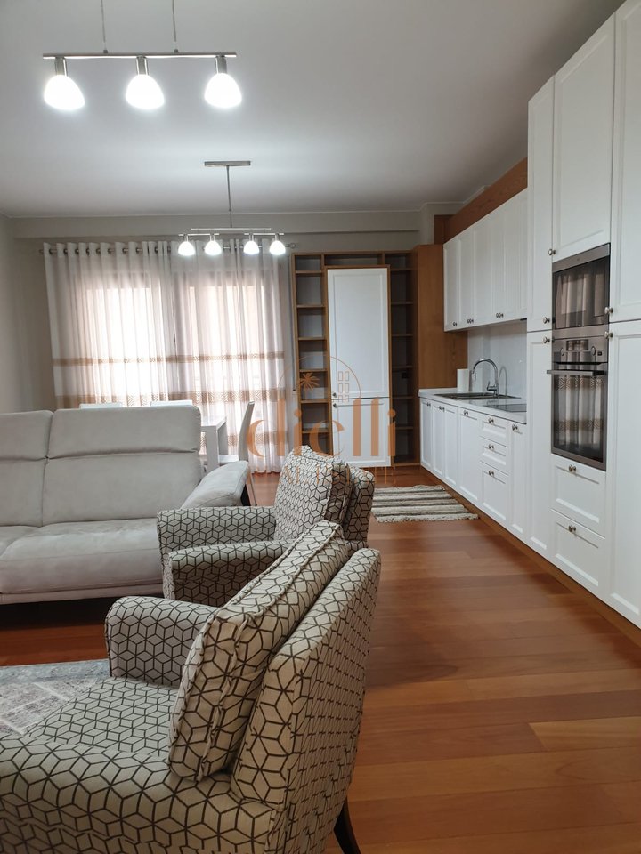 Apartament 3+1+2 per Qira tek Liqeni Thate