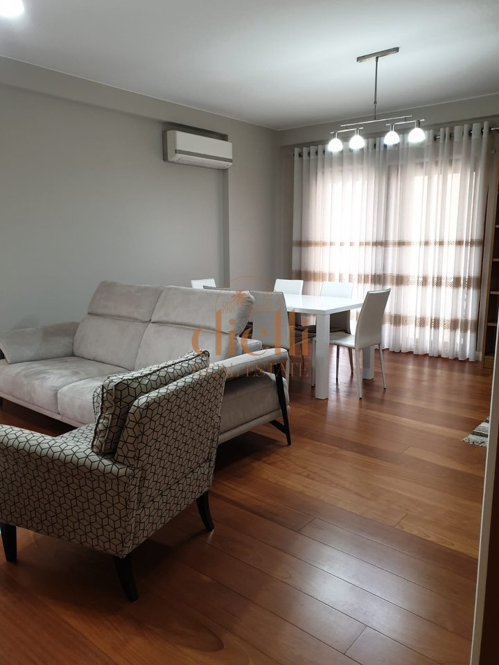 Apartament 3+1+2 per Qira tek Liqeni Thate