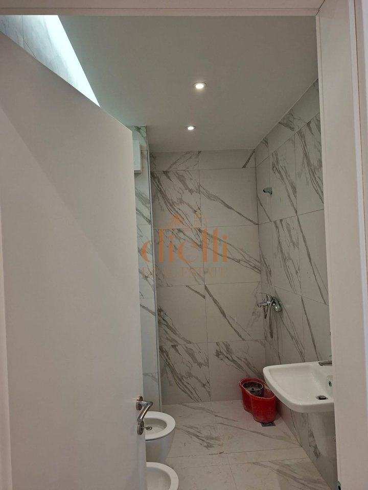 Ambient Zyrash per Qira tek Mine Peza