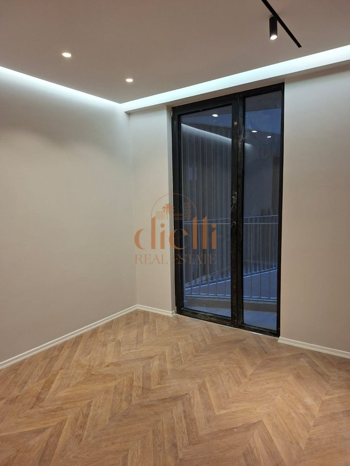 Ambient Zyrash per Qira tek Mine Peza