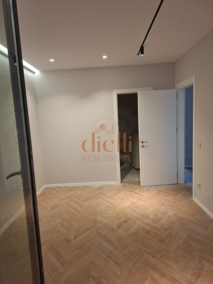 Ambient Zyrash per Qira tek Mine Peza