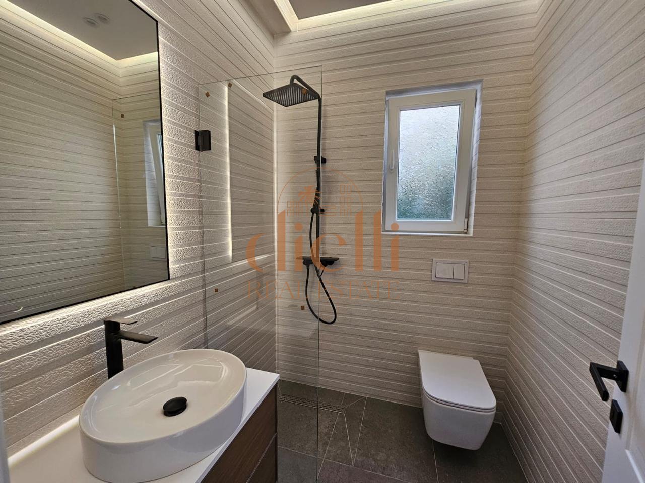 Appartamento 3+1+2+Posto Auto in Affitto vicino al Giardino Botanico