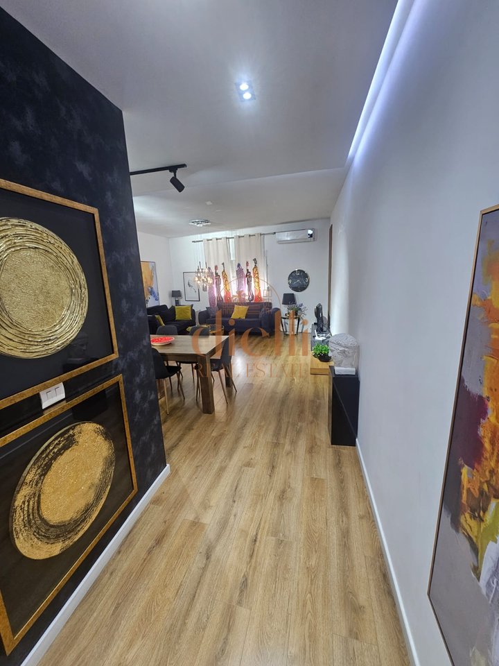 2+1 Apartment for Sale near Komuna e Parisit