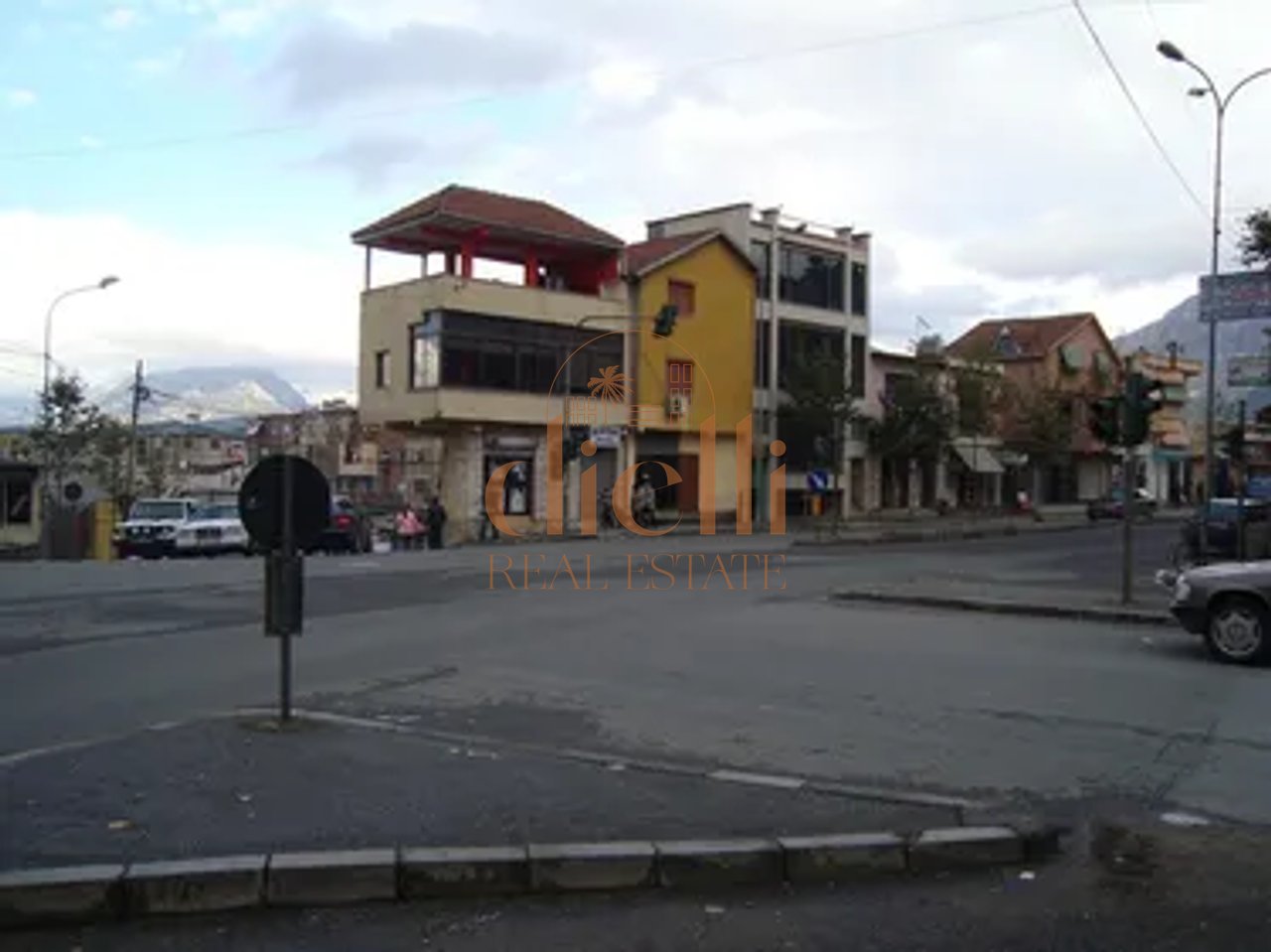 Apartament 1+1 per Shitje tek Shkolla e Bashkuar