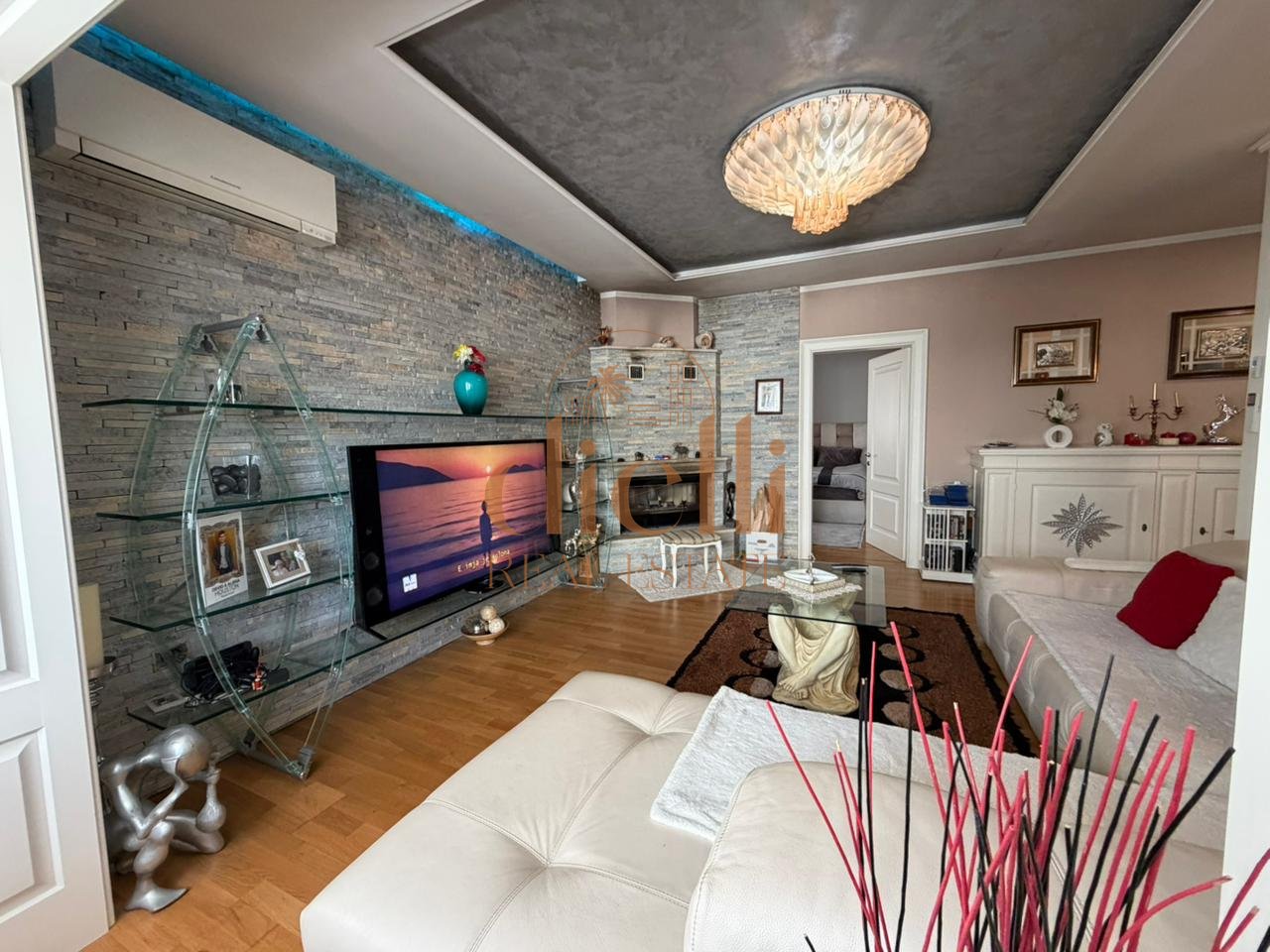 Apartament 3+1+2 + Garazh per Shitje pranë Shkollës “At Zef Pllumi”