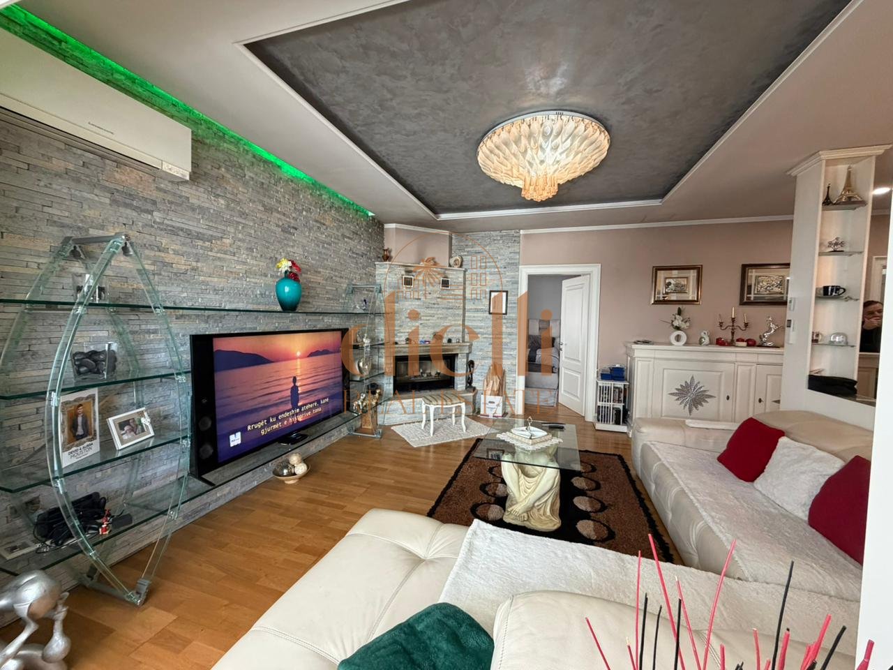 Apartament 3+1+2 + Garazh per Shitje pranë Shkollës “At Zef Pllumi”