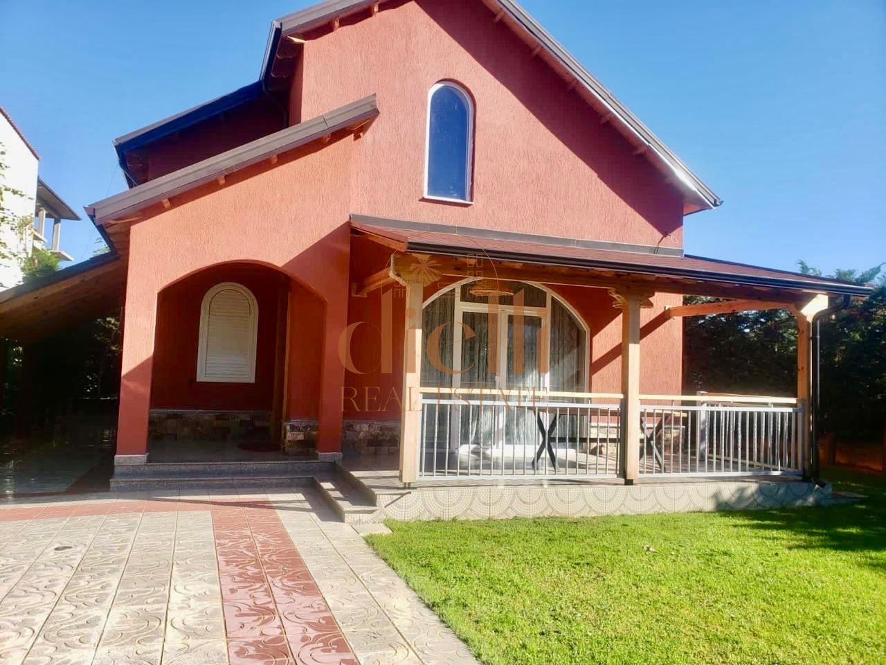 Vilë 2-katëshe për Shitje në Pogradec