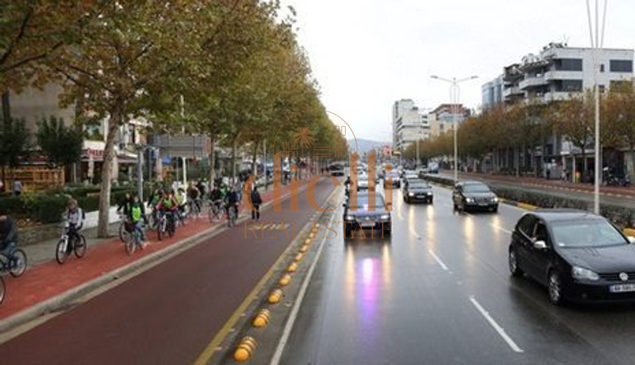 Godine per Shitje ne Laprake