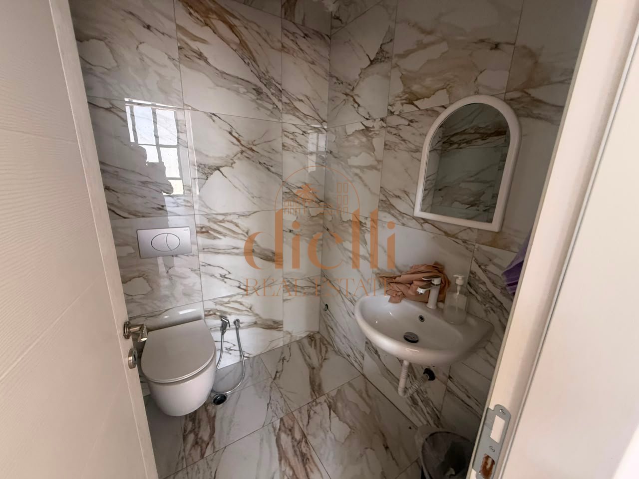 Office Space for Rent in Xhamllik