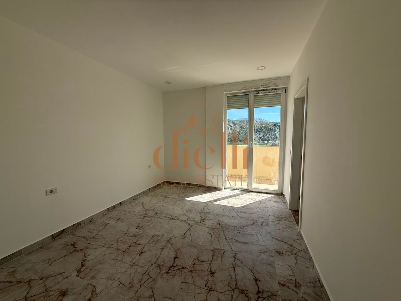 Penthouse per Shitje ne Shengjin