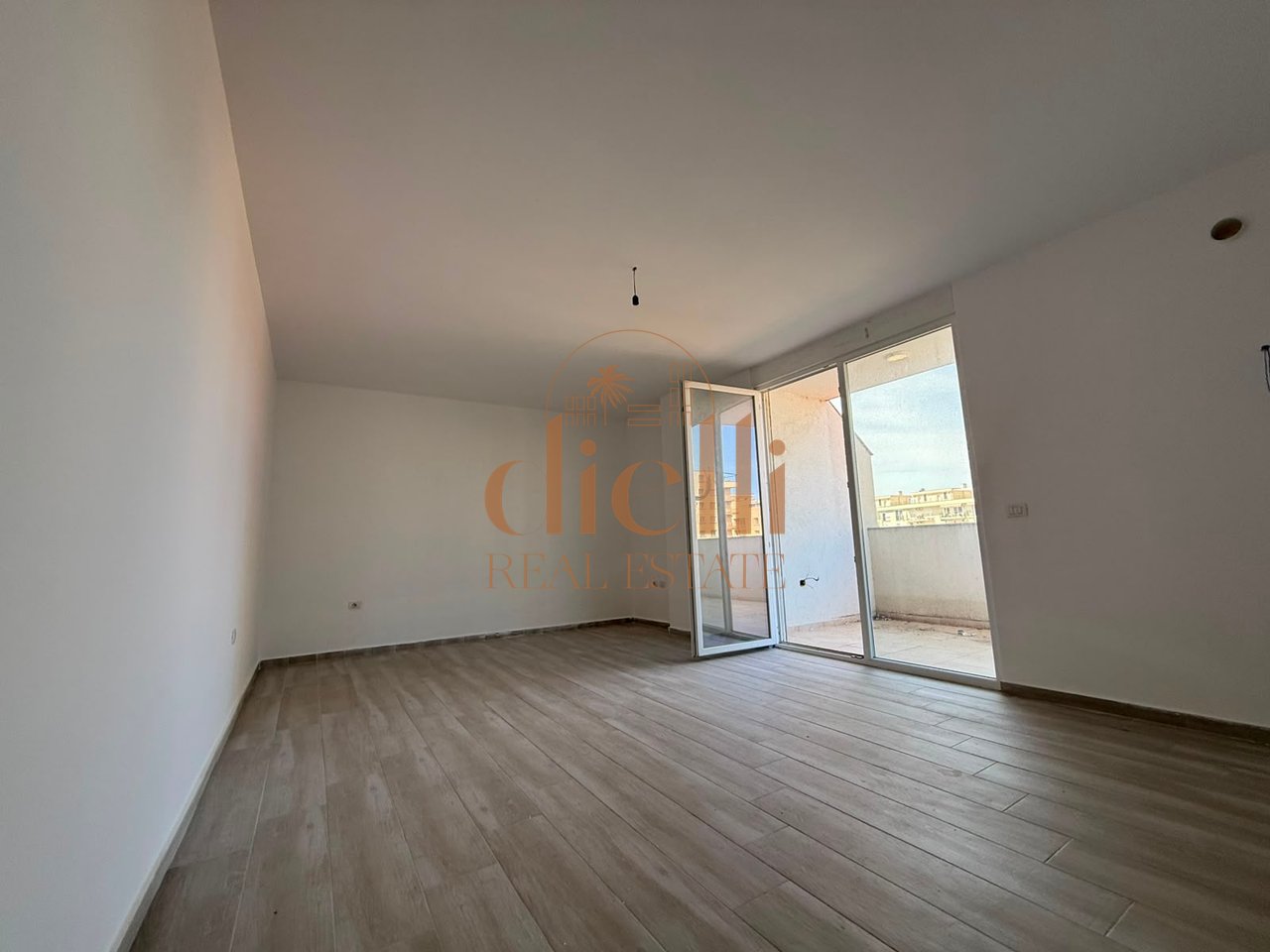 Apartament 1+1+Verande per Shitje ne Shengjin