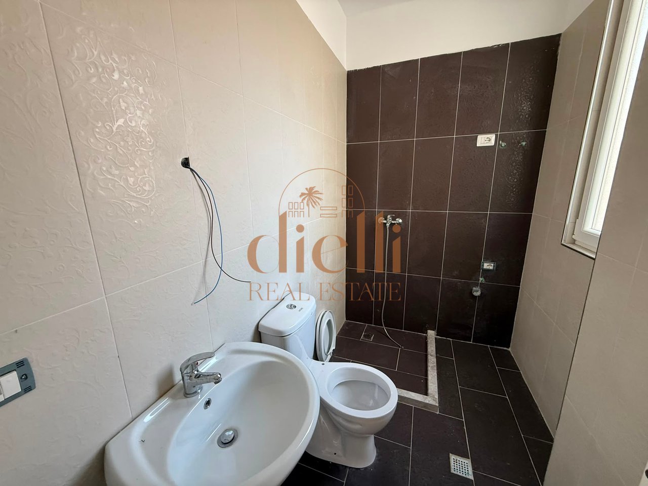 Apartament 1+1+Verande per Shitje ne Shengjin