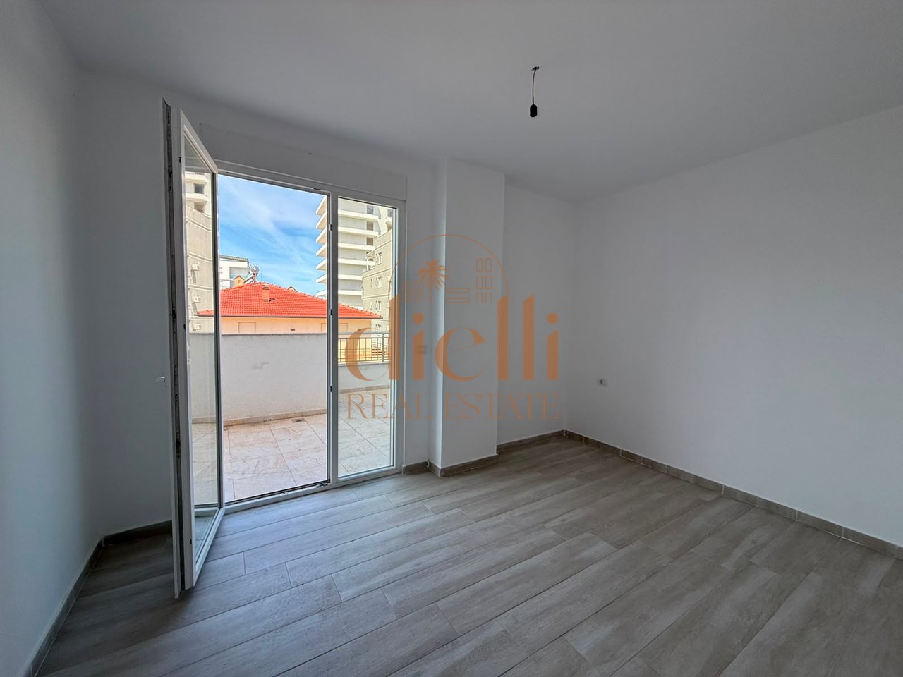 Apartament 1+1+Verande per Shitje ne Shengjin