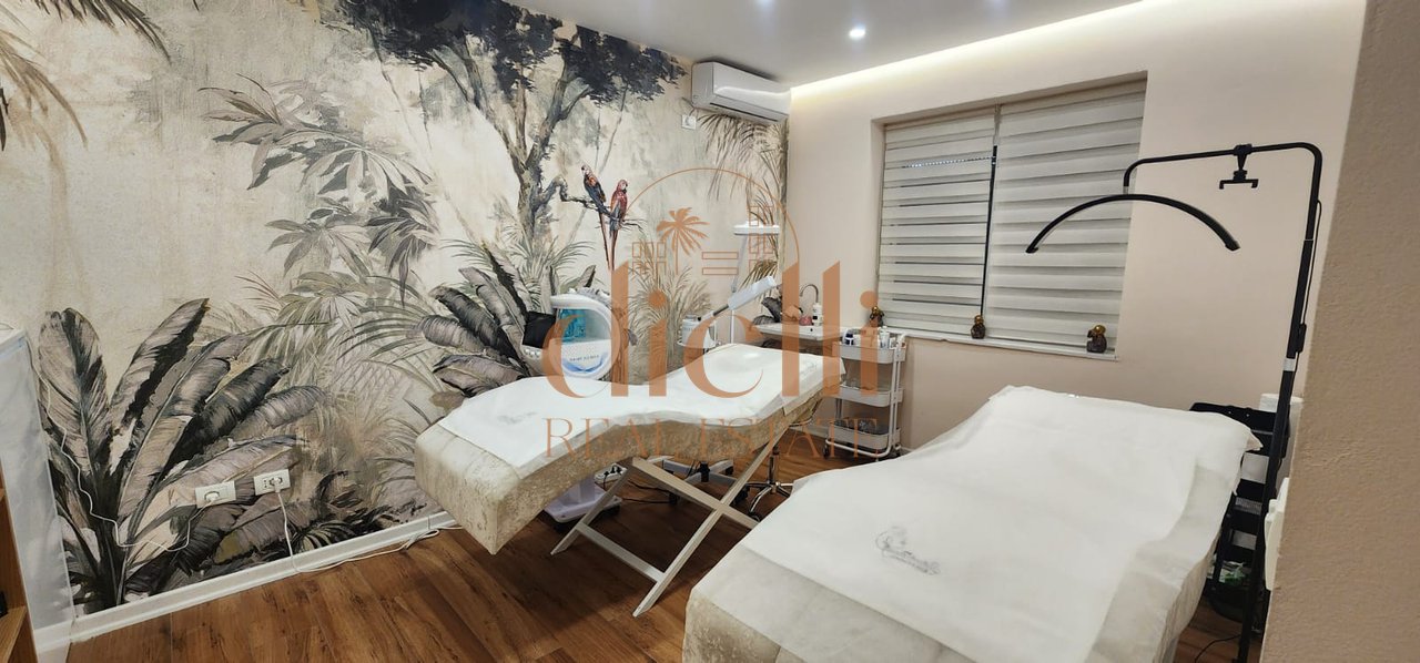 Attività in vendita sulla strada di Durazzo