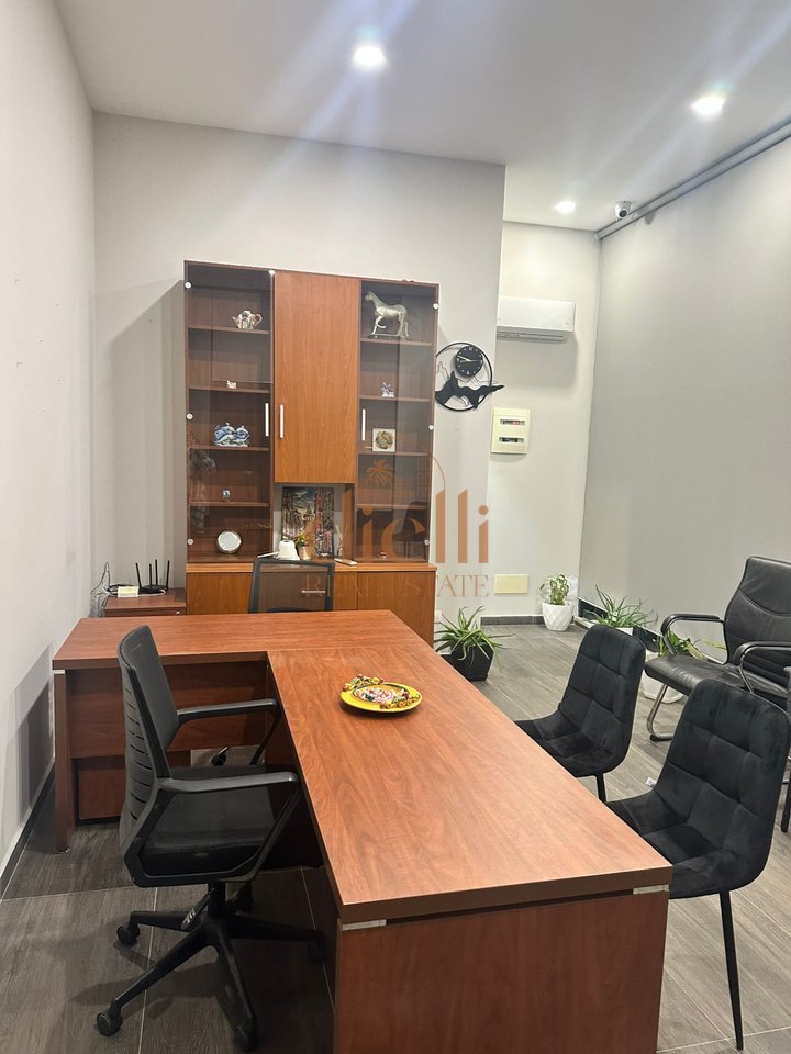 Commercial Space + Parking Lot for Sale on Barrikadave Street