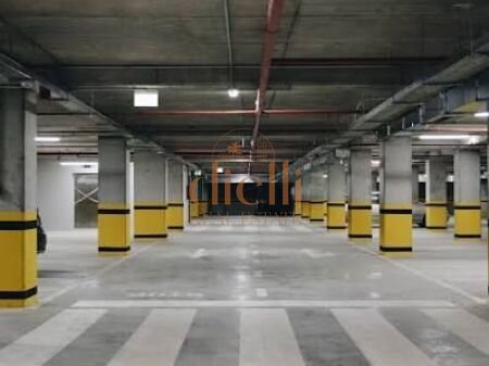 Post Parkimi per Shitje tek Shkolla e Kuqe