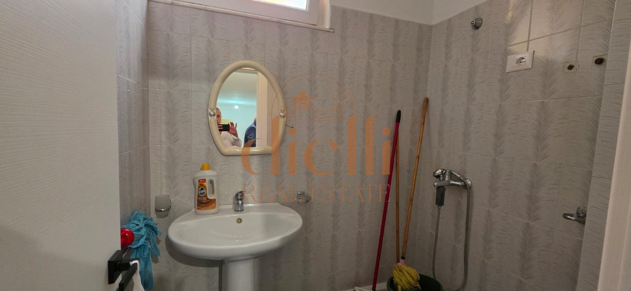 Apartament 2+1+2 per Qira tek Ish Stacioni Trenit