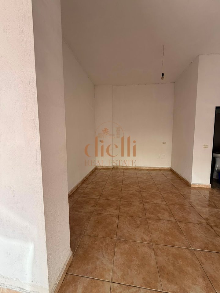 Ambient Komercial per Shitje ne Durres