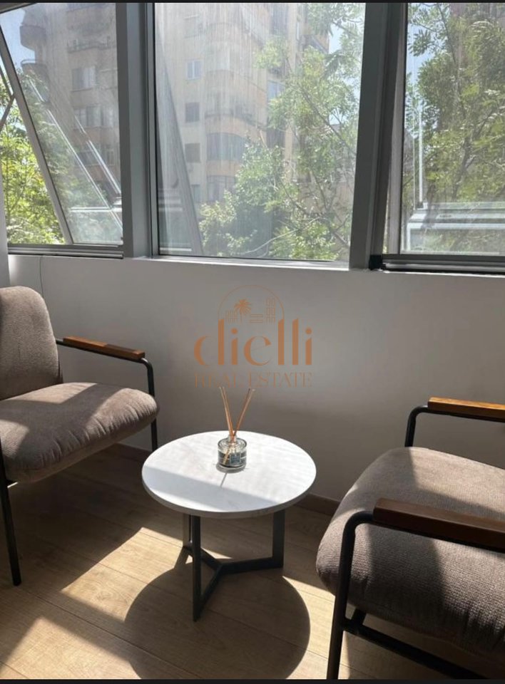 Apartament 2+1 per Qira prane Square 21