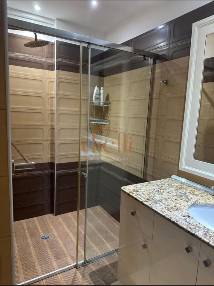 Apartament 2+1 per Qira prane Square 21