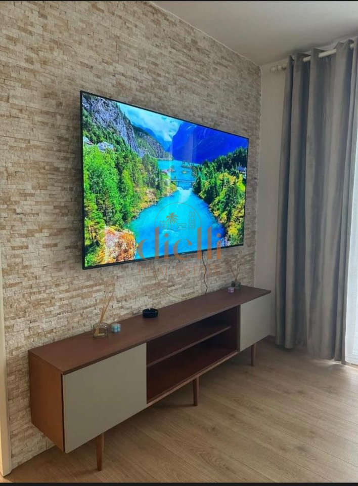 Apartament 2+1 per Qira prane Square 21