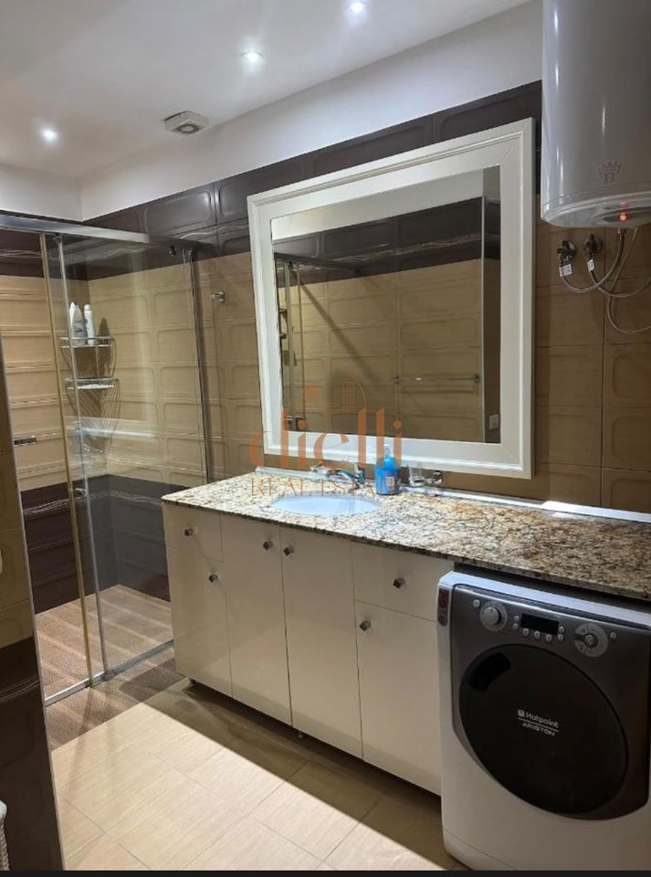 Apartament 2+1 per Qira prane Square 21