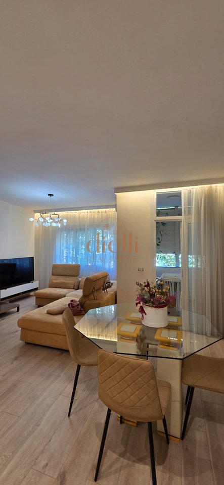 Apartment 2+1+2 for Sale at Komuna e Parisit