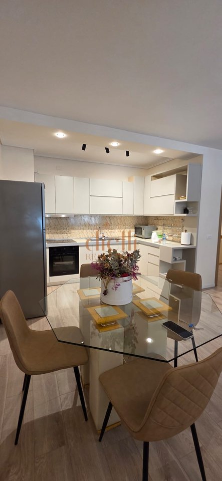 Apartment 2+1+2 for Sale at Komuna e Parisit