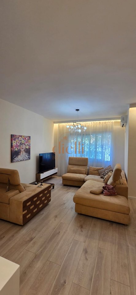 Apartment 2+1+2 for Sale at Komuna e Parisit