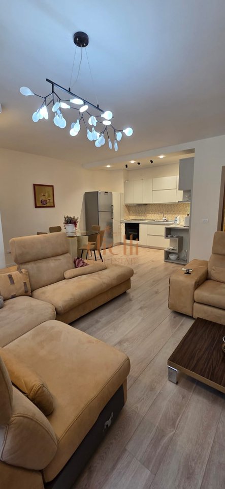 Apartment 2+1+2 for Sale at Komuna e Parisit